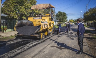 Avanzan las obras de asfalto en el barrio Lubo