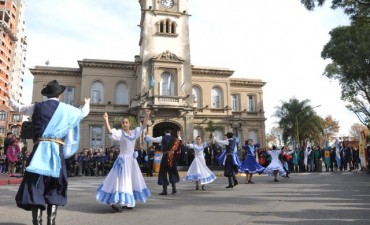 Invitan a embanderar edificios p&uacute;blicos y privados