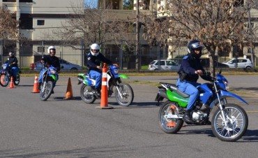 Oficiales de la Polic&iacute;a Local se capacitan para conformar un grupo motorizado