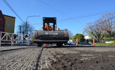 Abella supervis&oacute; el avance de la repavimentaci&oacute;n del boulevard Dellepiane
