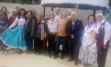 Adultos mayores de la ciudad participaron de una pe&ntilde;a intergeneracional 