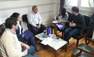 El intendente Abella se reuni&oacute; con autoridades del Colegio Armon&iacute;a y del CICACZ