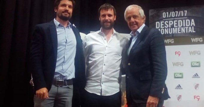 Cavenaghi present&oacute; su partido despedida