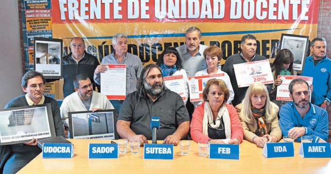 Docentes bonaerenses protestan sin hacer paro