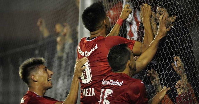 Independiente derrot&oacute; a Racing 