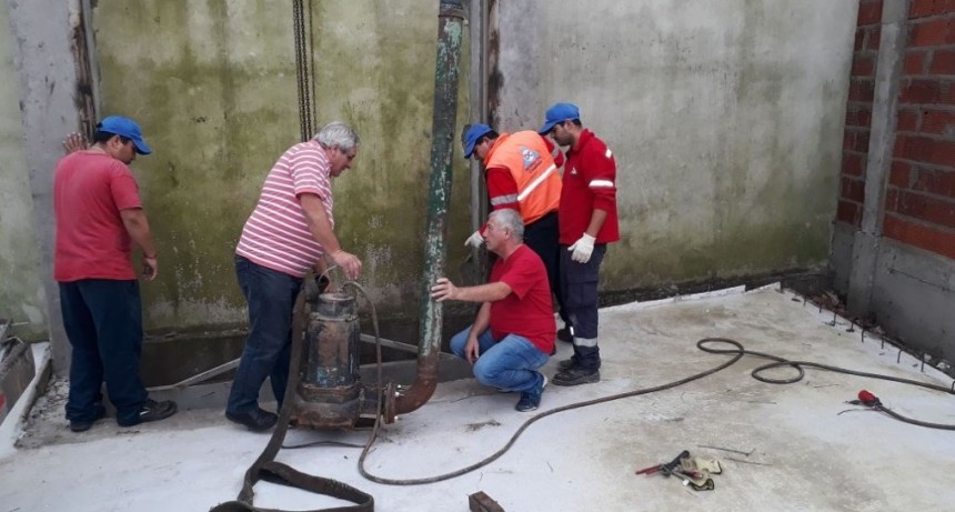 Instalan una bomba de desag&uuml;e para evitar anegamientos en la zona del bajo