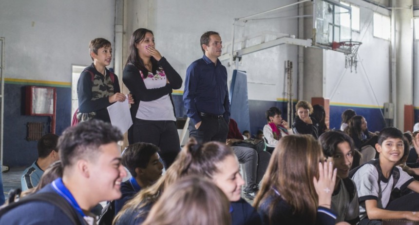 Cientos de alumnos participaron del lanzamiento de la 3era edici&oacute;n de &ldquo;Adolescencia Activa&rdquo;