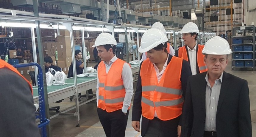 El Intendente y el ministro de Producci&oacute;n bonaerense recorrieron la empresa Newsan 