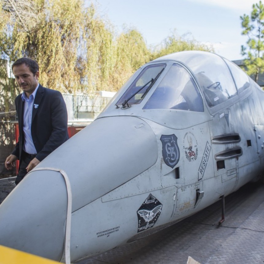 Lleg&oacute; a Campana el avi&oacute;n que homenajear&aacute; al capit&aacute;n Fausto Gavazzi y h&eacute;roes de Malvinas 