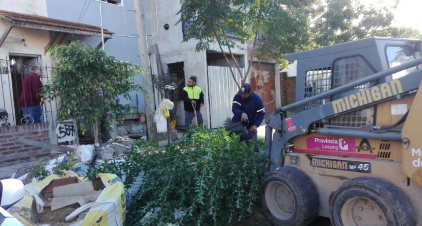 Se realiza la remoci&oacute;n de bolsones de escombros y &aacute;ridos
