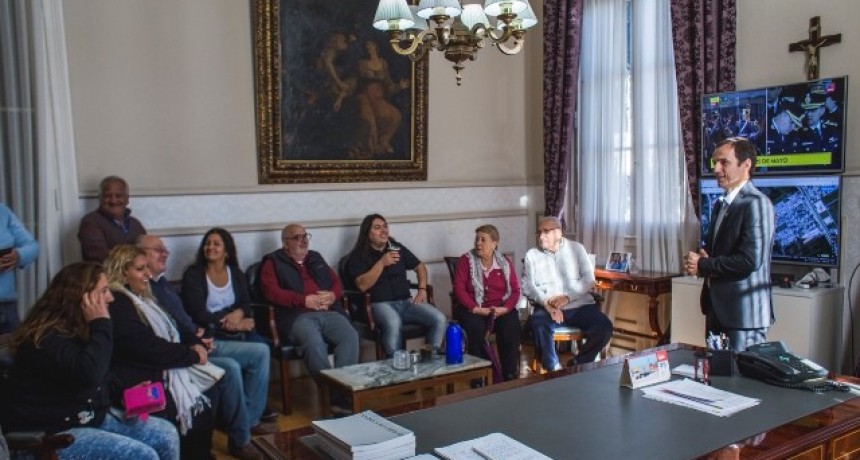Abella se reuni&oacute; con vecinos de los Barrios Amigos por inicio de las obras de asfalto