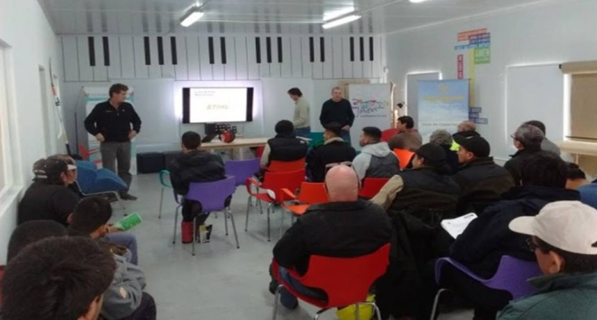 Se realiz&oacute; una capacitaci&oacute;n gratuita de poda del arbolado urbano