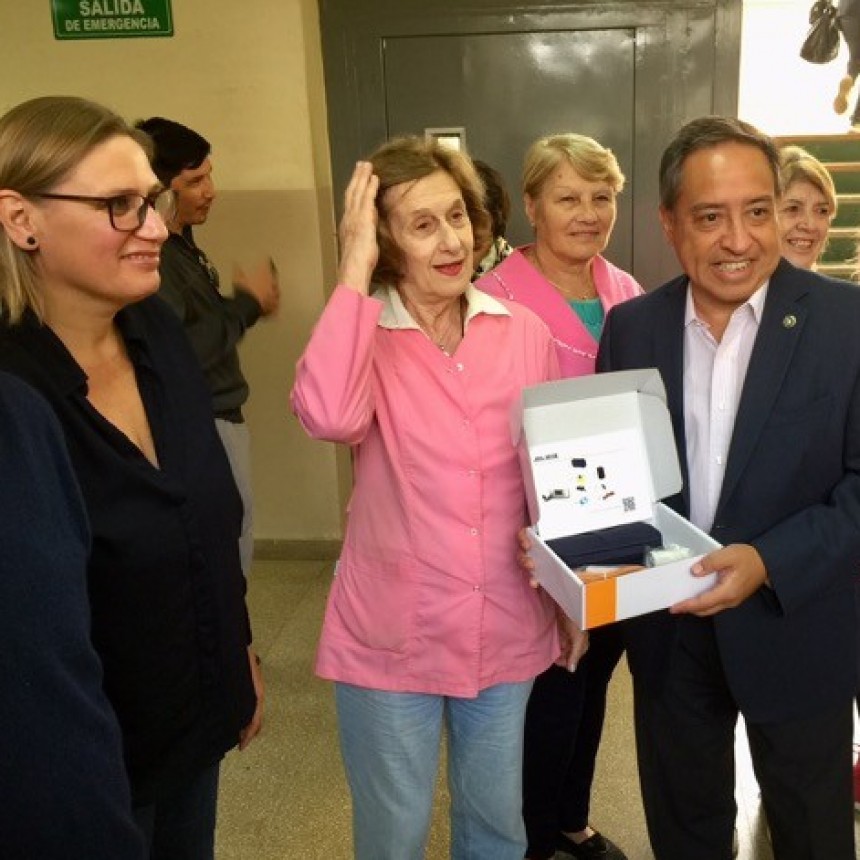 ROTARY CLUB CAMPANA  ENTREGA DE ESPIROMETRO DIGITAL AL HOSPITAL MUNICIPAL DE CAMPANA