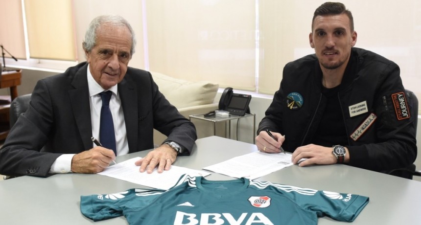 Armani extendió su contrato con River Plate
