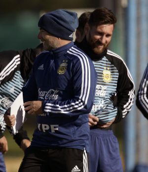 Sampaoli par&oacute; en cancha a sus once titulares