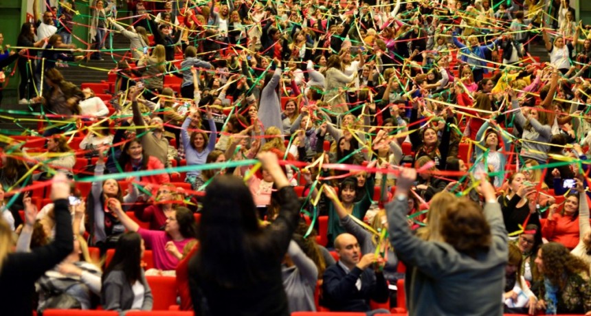 M&aacute;s de 450 docentes reflexionaron sobre educaci&oacute;n en el Auditorio de Tenaris 