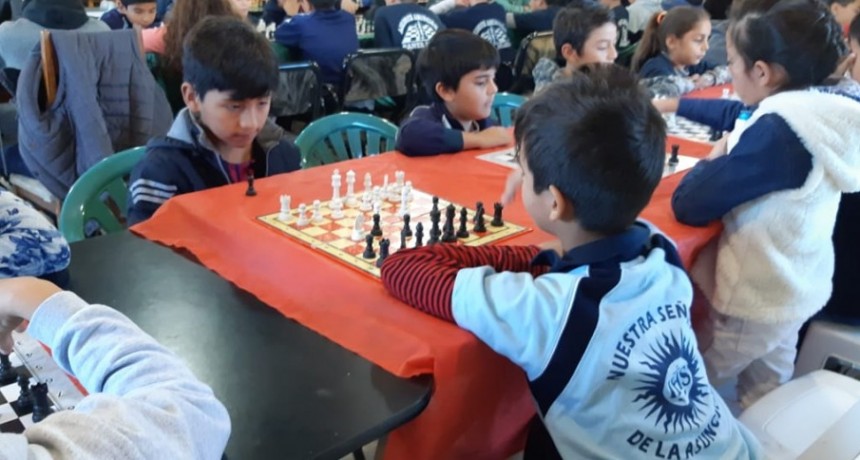El taller municipal de ajedrez particip&oacute; de una competencia en Escobar