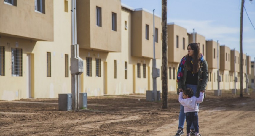 El Intendente entreg&oacute; las primeras 23 casas del Plan 104 viviendas