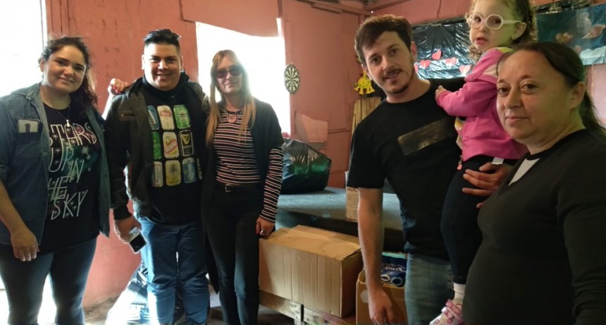 Alejo Sarna junto al equipo de Vamos Campana llevaron
