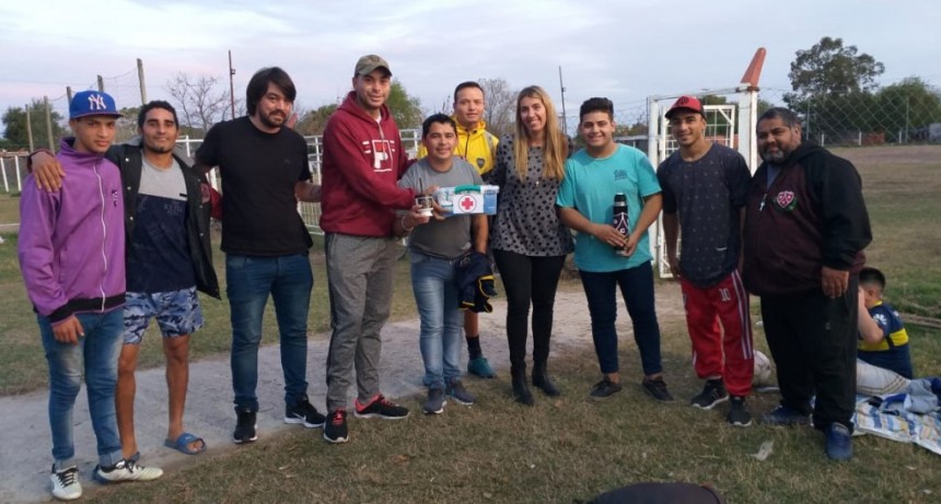 LA AGRUPACION JORGE VARELA DONÓ BOTIQUINES A DISTINTOS CLUBES DE BARRIO