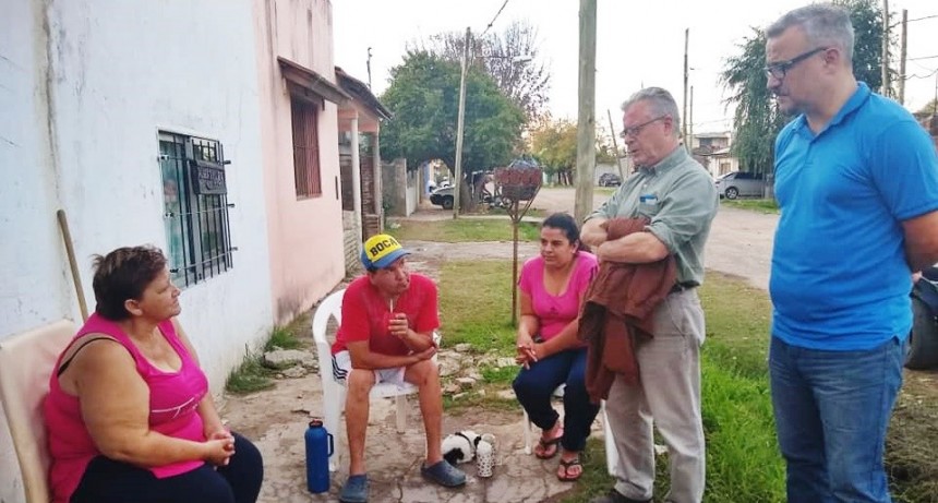 Rubén Romano sigue recorriendo los barrios y charlando con los vecinos