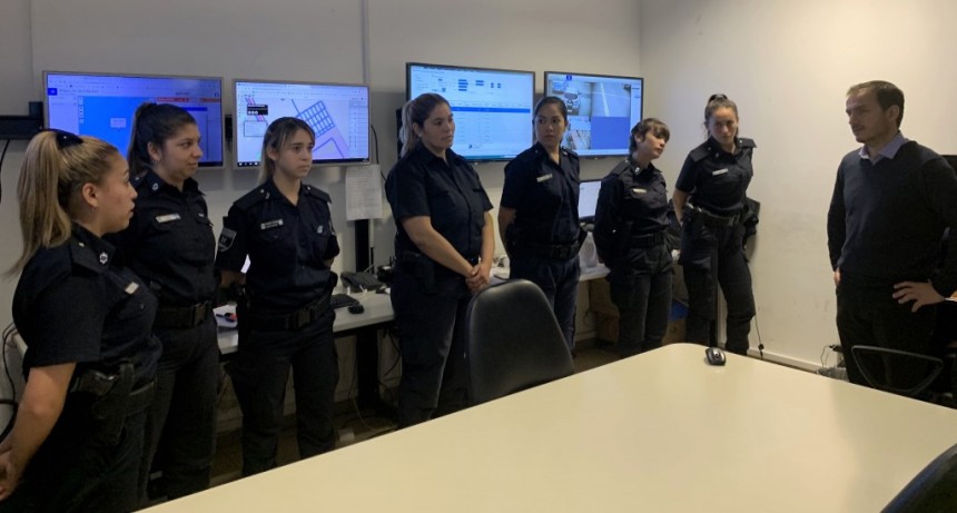 Abella se reuni&oacute; con el equipo que atiende las emergencias de los vecinos