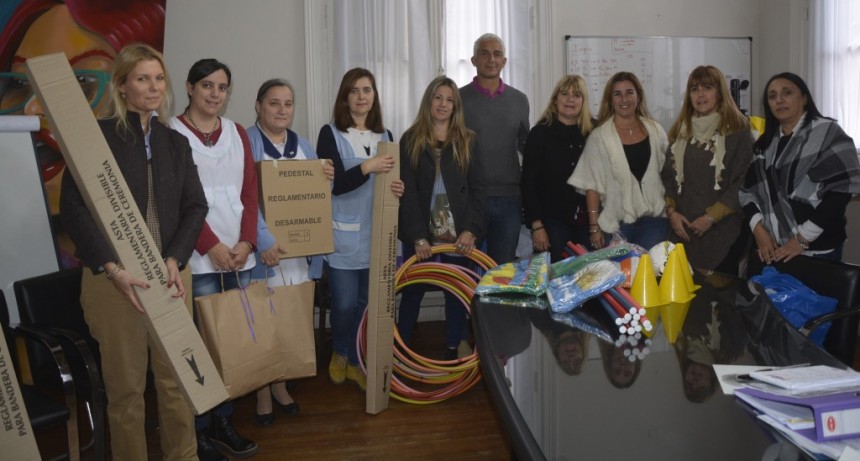 Entregan material did&aacute;ctico a instituciones educativas de la ciudad