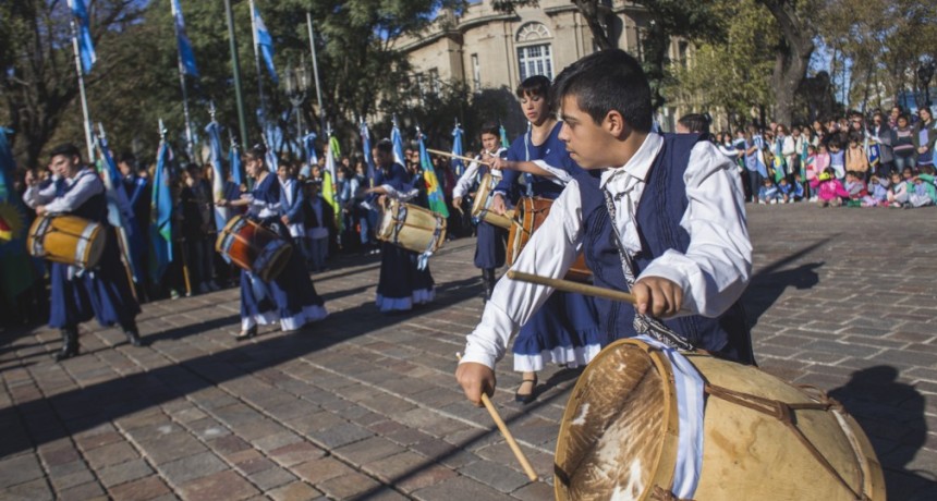 Campana celebra el 209&deg; aniversario de la Revoluci&oacute;n de Mayo