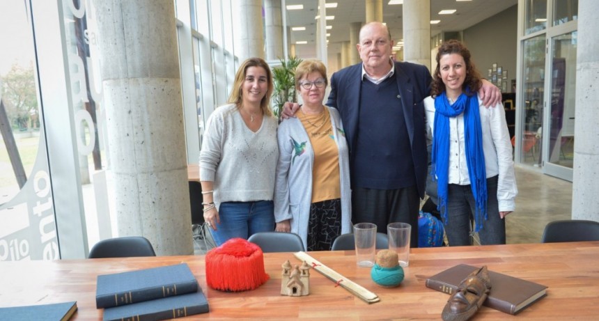 La Biblioteca Pública recibió una importante donación de libros y objetos religiosos e históricos