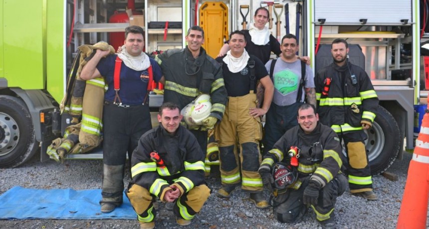 Bomberos de TenarisSiderca compartieron un entrenamiento con integrantes del cuartel Campana
