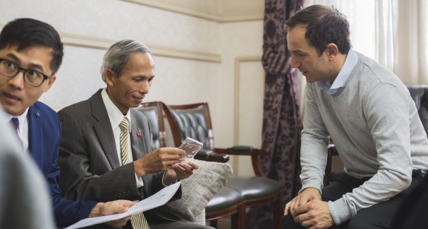 El Intendente recibi&oacute; al embajador de la Rep&uacute;blica Socialista de Vietnam