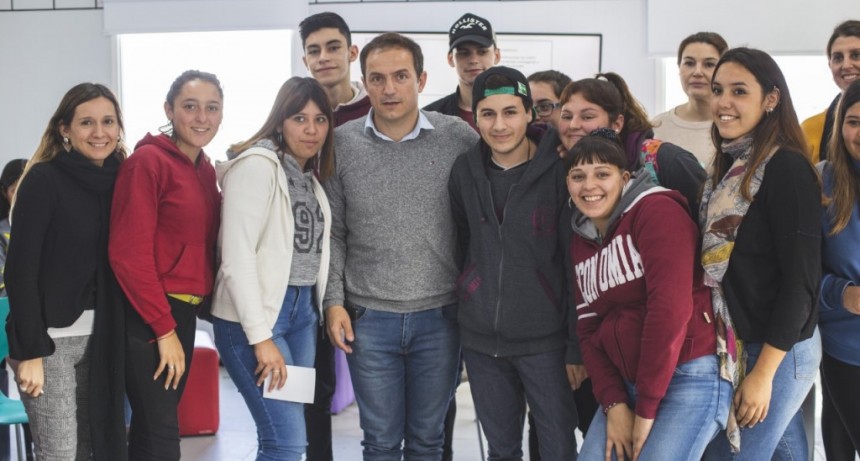 Abella acompa&ntilde;&oacute; a los j&oacute;venes en una nueva jornada del programa &ldquo;Creando futuro&rdquo;