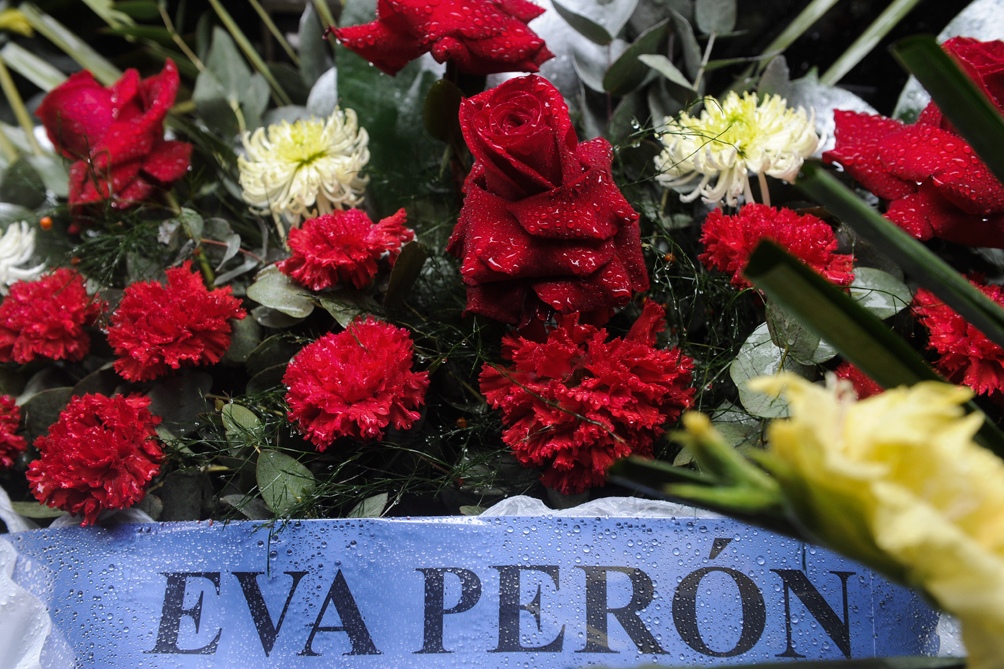 Con la presencia de Duhalde, Cambiemos y el PJ le rindieron homenaje