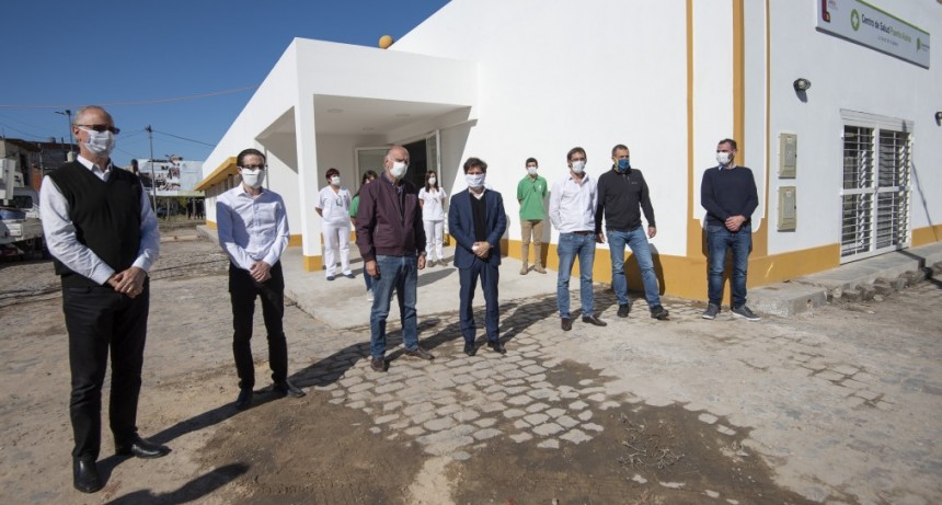 Kicillof visit&oacute; el Centro de Atenci&oacute;n Primaria de Salud "Puente Alsina" en Lan&uacute;s