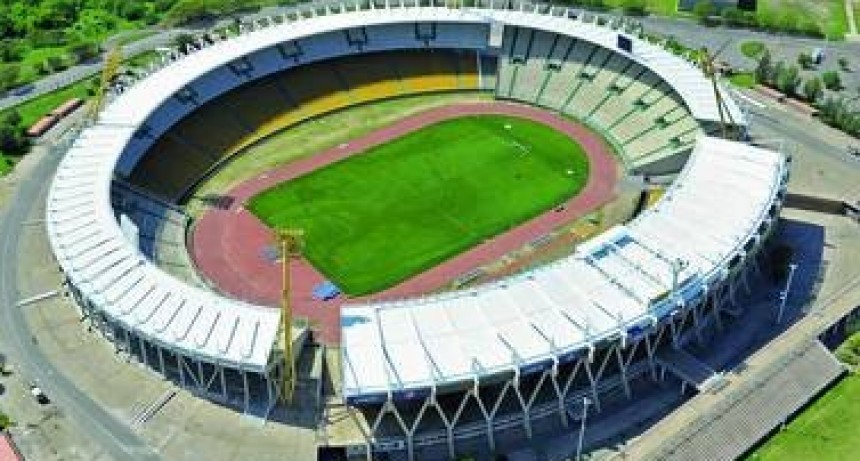 Un f&uacute;tbol con capacidad reducida en estadios y p&uacute;blico con barbijos
