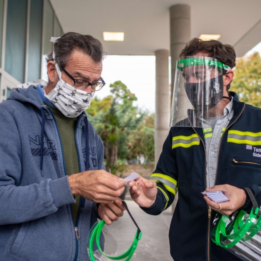 Tenaris y Municipio de Campana comenzaron a distribuir m&aacute;s de 30 mil protectores faciales en la comunidad