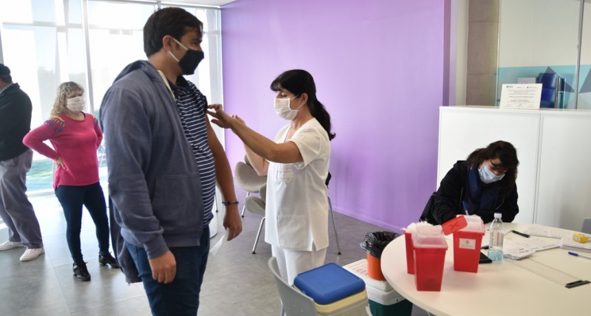 Contin&uacute;an aplicando la vacuna antigripal a la poblaci&oacute;n de riesgo 