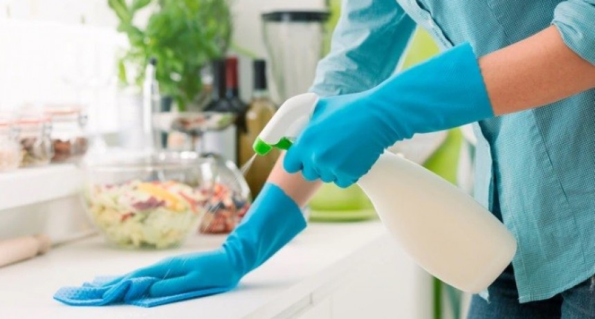 Brindan recomendaciones para limpiar y desinfectar la casa y los objetos de uso frecuente