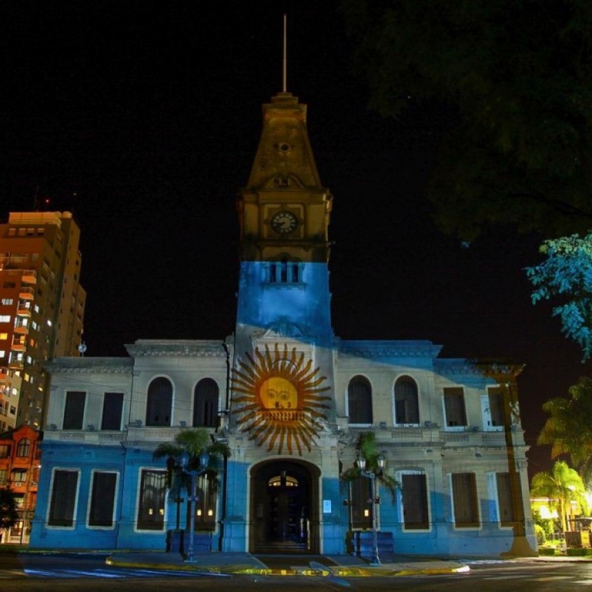 Por la Semana de Mayo, invitan a embanderar los edificios y casas de la ciudad 