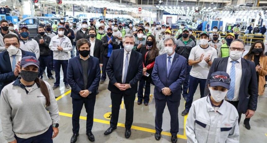 Kicillof visit&oacute; junto al Presidente la planta de Toyota en Z&aacute;rate que reactiv&oacute; su producci&oacute;n