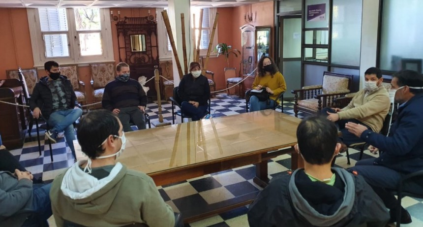  Funcionarios se reunieron con representantes de joyer&iacute;as locales 