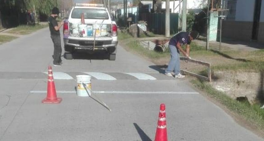 Se realizan trabajos de mantenimiento de la se&ntilde;al&eacute;tica vial