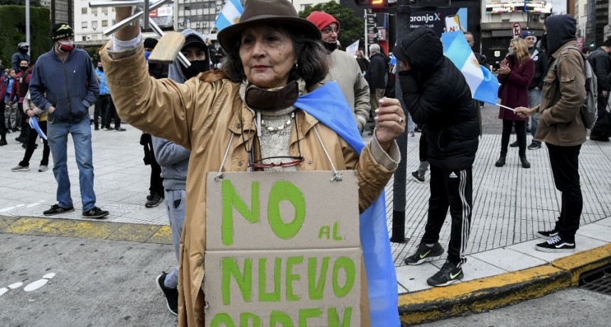 Manifestantes protestaron en el Obelisco y otros puntos del pa&iacute;s contra el aislamiento social