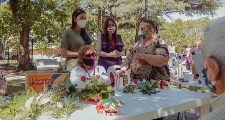 ELISA ABELLA : Acompañamos desde cerca a los adultos mayores en esta pandemia