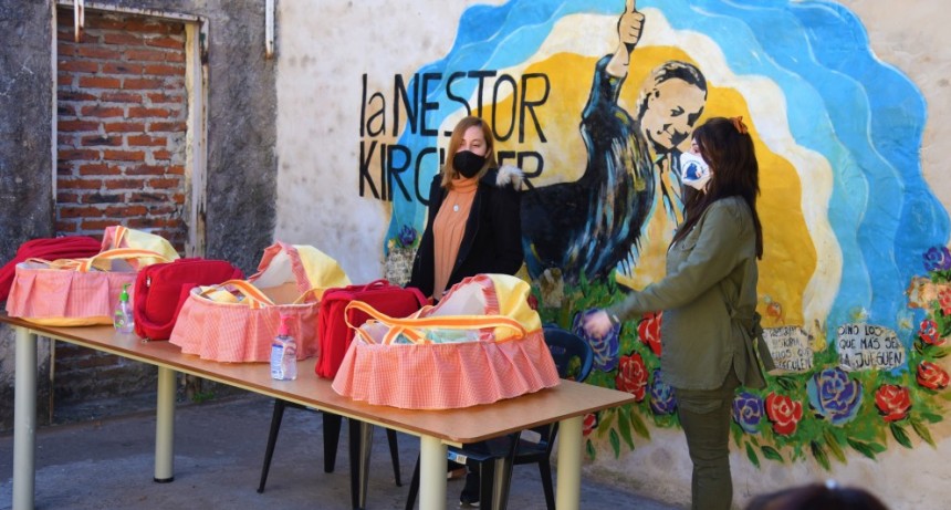 PUNTO BEBE hizo entrega de nuevos kits para futuras mamás