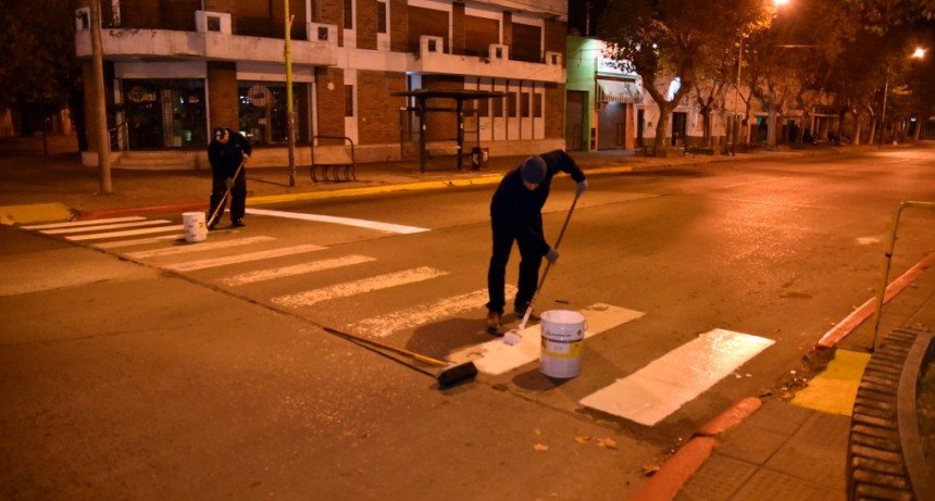 Siguen las tareas de demarcación vial en calles y avenidas de la ciudad