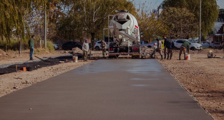   Comenzaron a hormigonar el nuevo estacionamiento de la Costanera