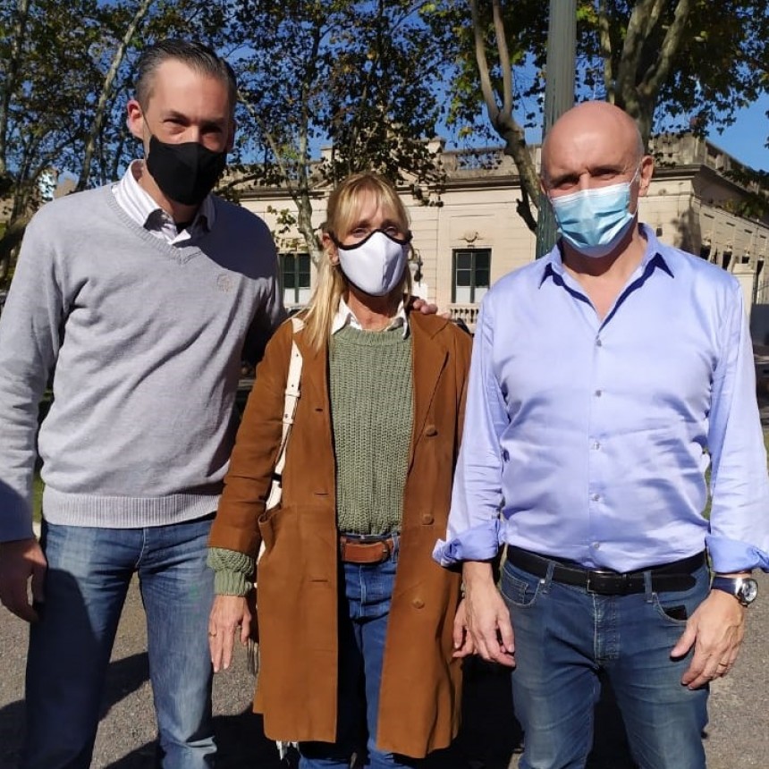 ADRIANA POZZI:  BASTA DE GRIETAS