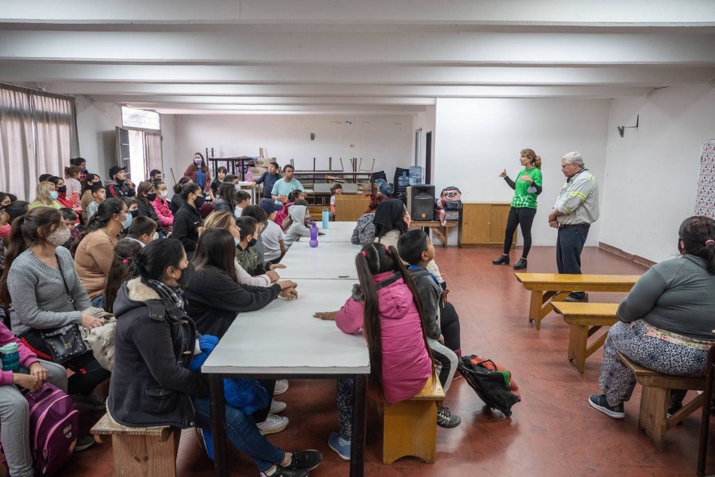 Los Voluntarios en Acción de Tenaris se preparan para transformar la Escuela Nº10 de Campana