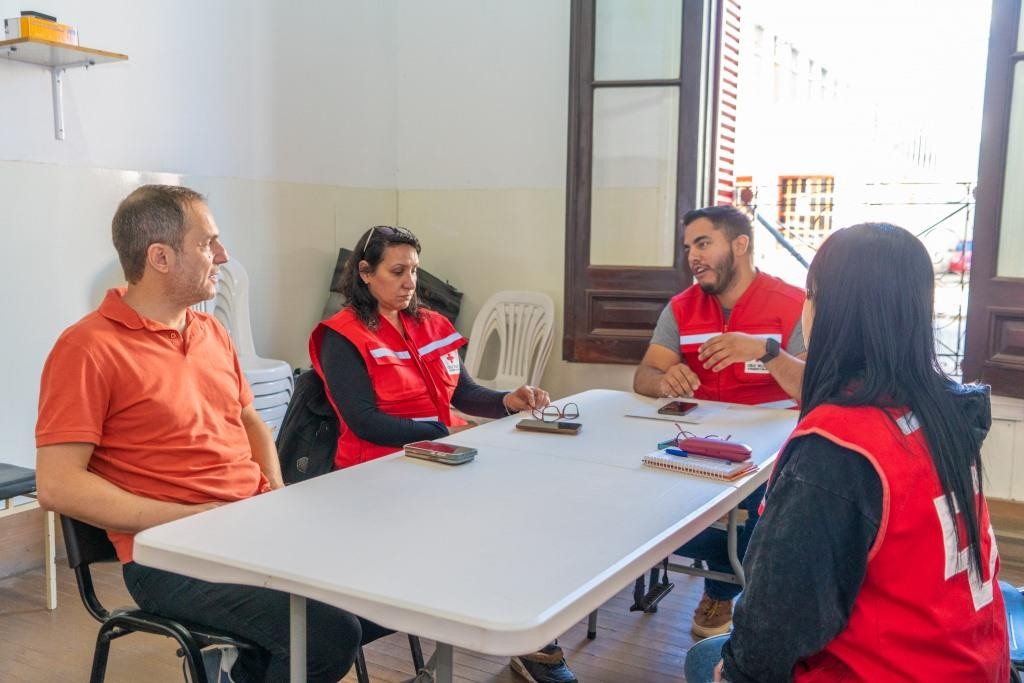 Abella visitó la sede local de la Cruz Roja Argentina y destacó su rol en la comunidad